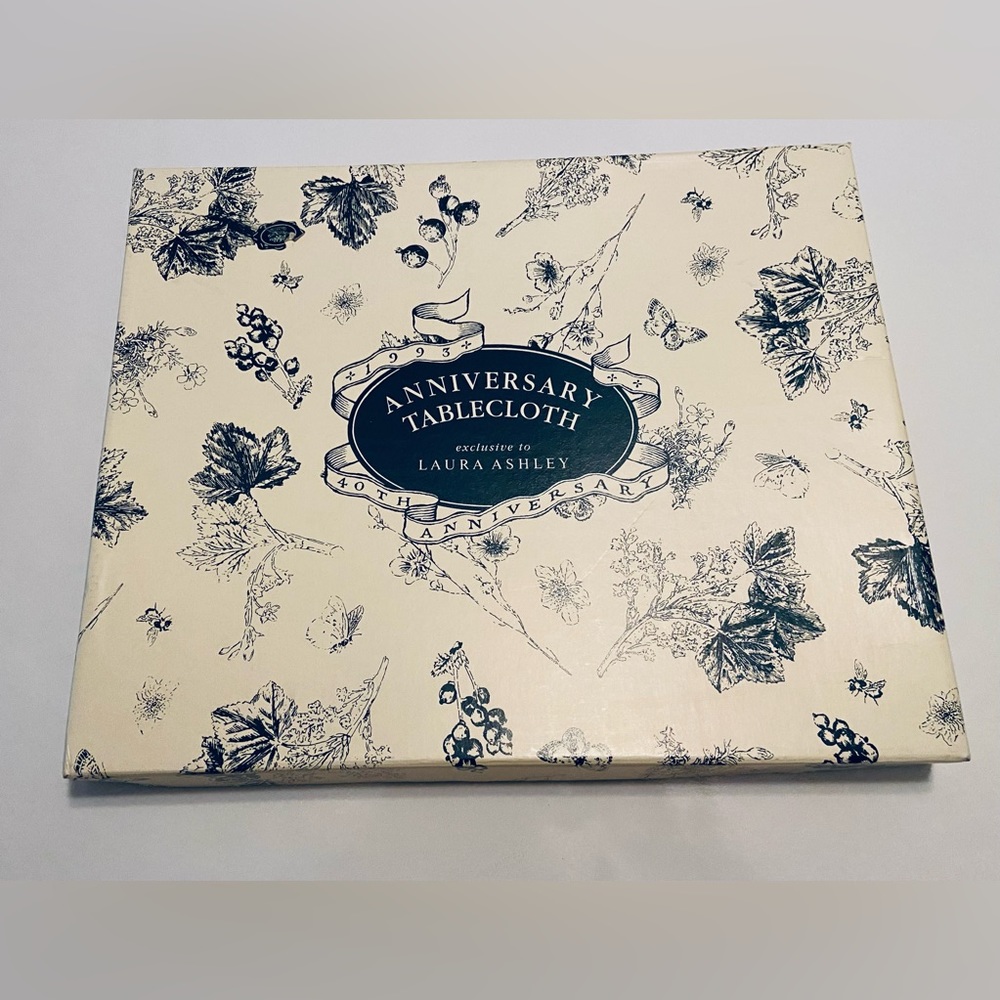 LAURA ASHLEY 40th Anniversary Table Cloth, 60x86 Circular Cottage Cloth.